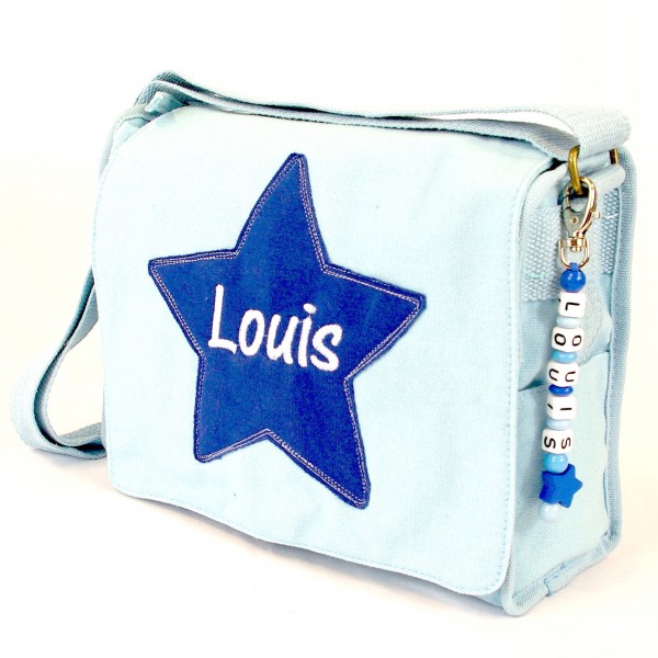 Schultertasche mit Sternapplikation und Name mit Taschenanhänger babyblau (Modell Louis)