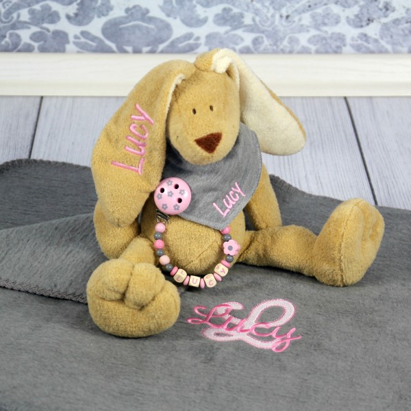 Exklusivset: Hase, Halstuch, Schnullerkette und Decke mit Wunschname (Modell Lucy)