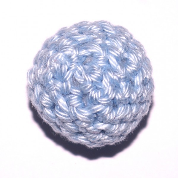 Häkelkugel mit Wattefüllung babyblau