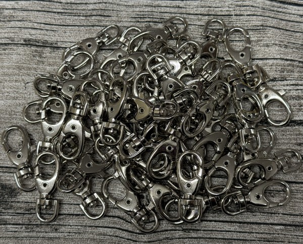Restposten mehrfach vorhanden: 50 Stück kleine Karabiner in silber