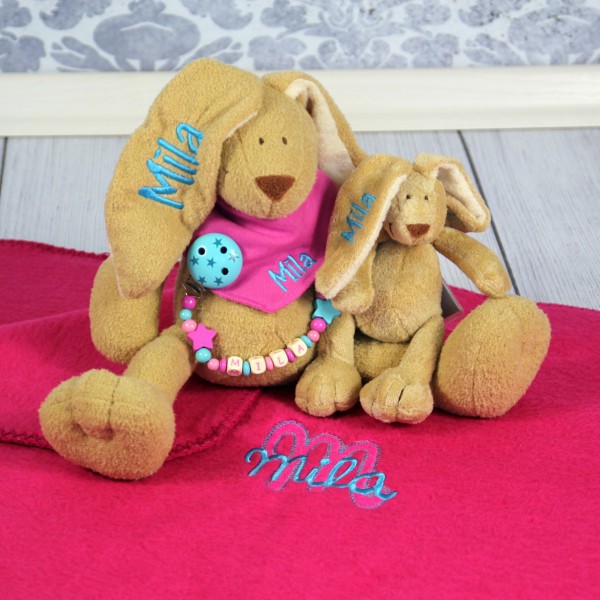 Exklusivset+: Hase, Halstuch, Schnullerkette, Minihase und Decke mit Wunschname (Modell Mila)