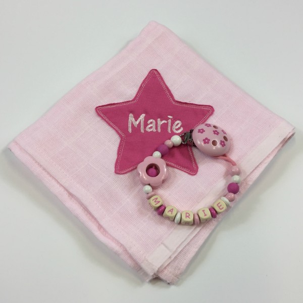 Mulltuch mit Sternapplikation und Wunschnamen und Schnullerkette rosa (Modell Marie)