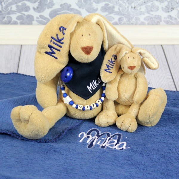 Exklusivset+: Hase, Halstuch, Schnullerkette, Minihase und Decke mit Wunschname (Modell Mika)
