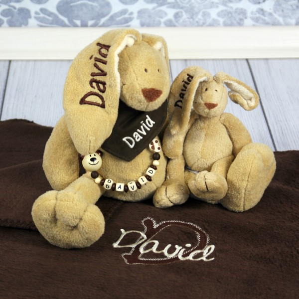 Exklusivset+: Hase, Halstuch, Schnullerkette, Minihase und Decke mit Wunschname (Modell David)