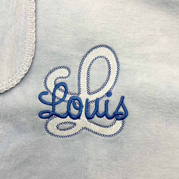 Kuscheldecke mit Deluxe-Bestickung babyblau (Modell Louis)