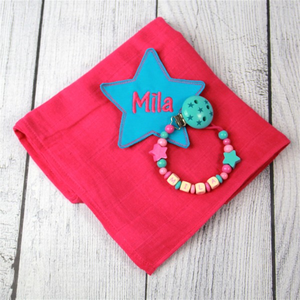 Mulltuch mit Sternapplikation und Wunschnamen und Schnullerkette pink/türkis (Modell Mila)