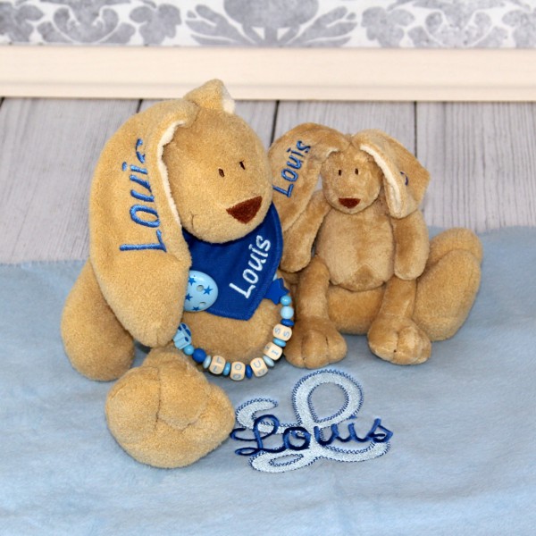 Exklusivset+: Hase, Halstuch, Schnullerkette, Minihase und Decke mit Wunschname (Modell Louis)