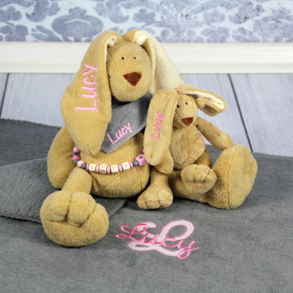 Exklusivset+: Hase, Halstuch, Schnullerkette, Minihase und Decke mit Wunschname (Modell Lucy)