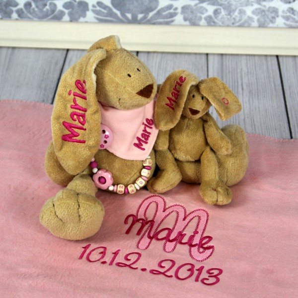 Exklusivset+: Hase, Halstuch, Schnullerkette, Minihase und Decke mit Wunschname (Modell Marie)