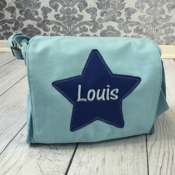 Schultertasche mit Sternapplikation und Name blau (Modell Louis)